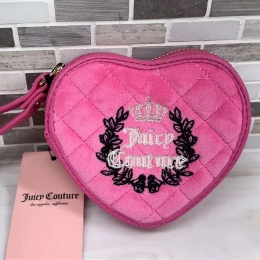 💕🔹️Juicy couture🔹️  Royal Couture Juicy pink Heart Wristlet  NWT